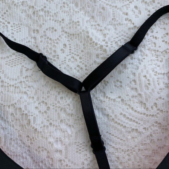 [SOLD] PINK Victoria’s Secret Black Front Clasp Bra - Picture 3 of 6